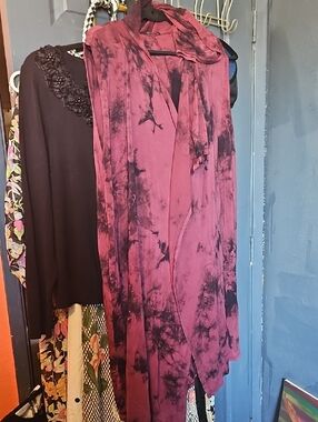 Coin 1904 Burgundy and Black Tie-Dye Open Cardigan